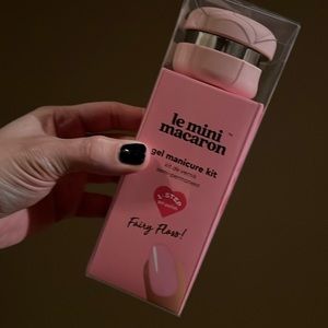 BRAND NEW Le Mini Macaron gel nail polish kit in color Fairy Floss